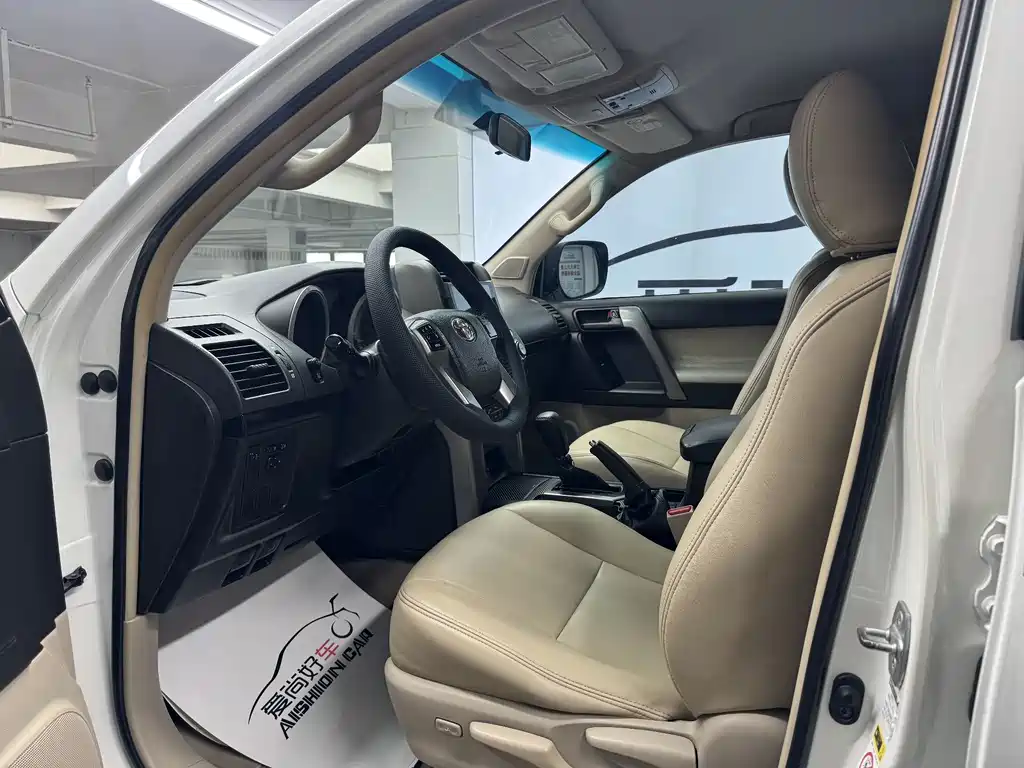 Toyota Land Cruiser Prado 2010 2.7L AT Standard