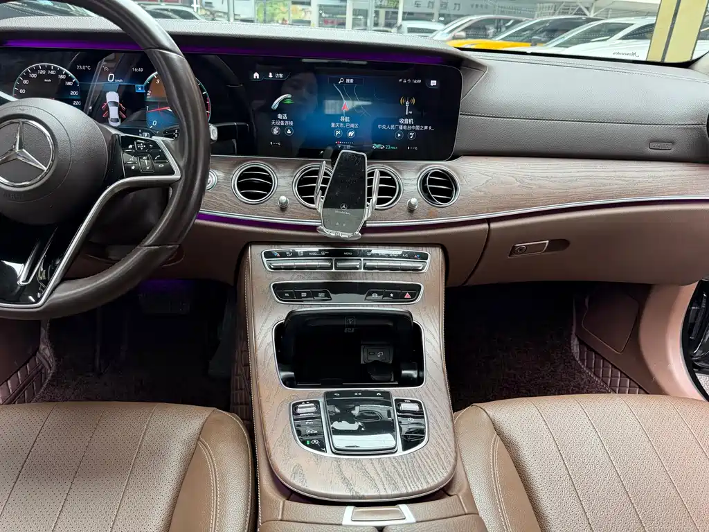 Mercedes-Benz E-Class — миниатюра 16