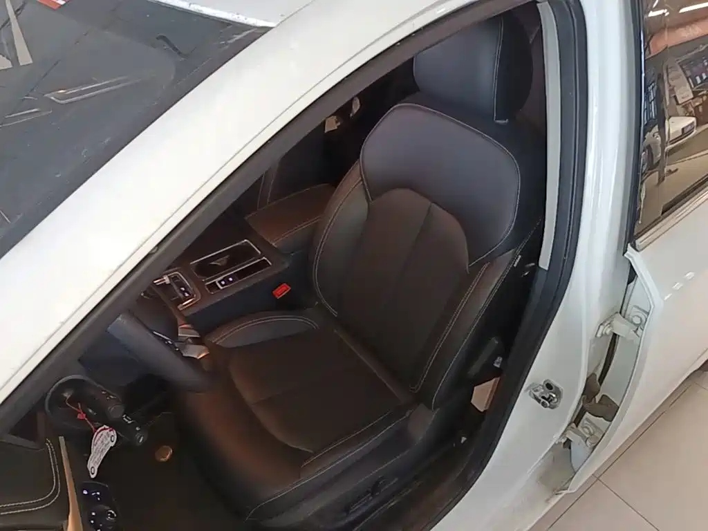 Roewe i6 Classic — миниатюра 15
