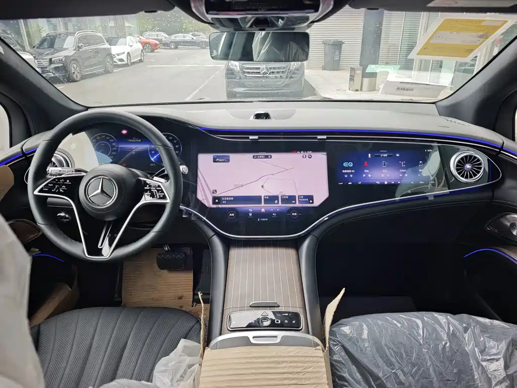 Mercedes-Benz EQS SUV — миниатюра 17