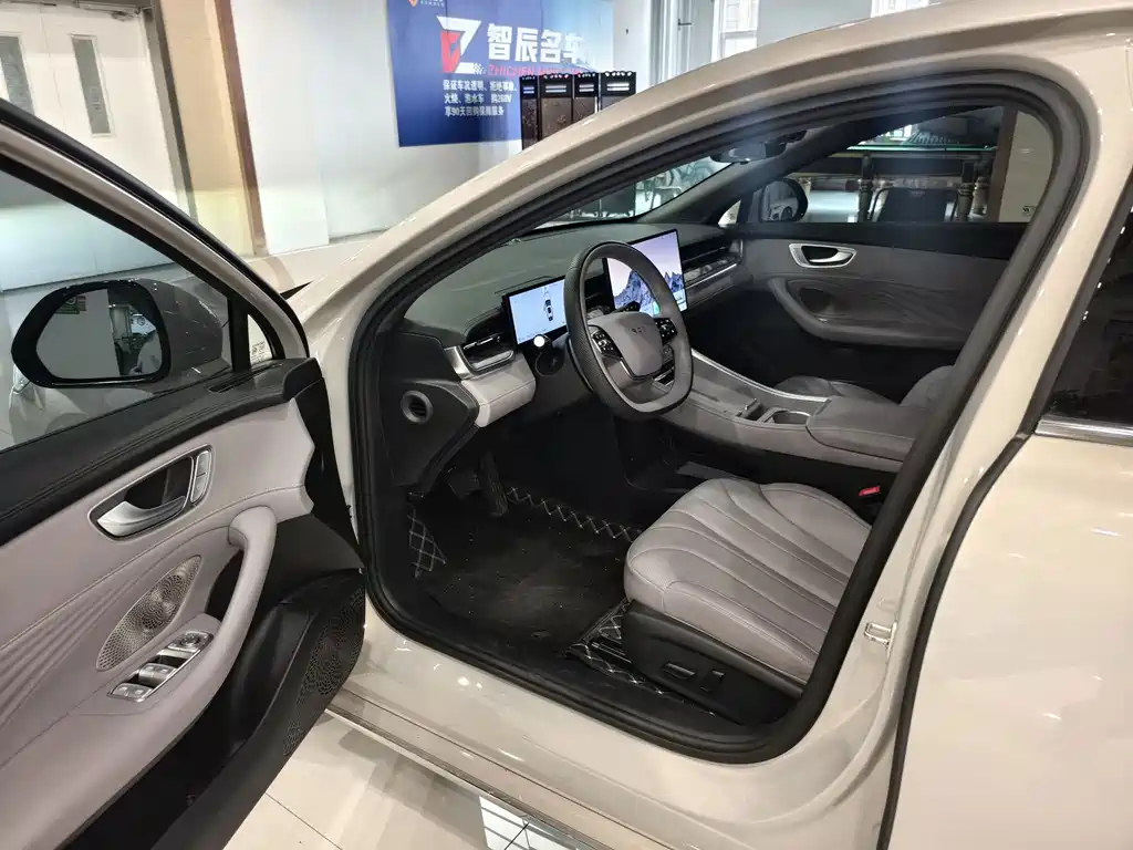 Roewe Wing Wai M7 DMH — миниатюра 6