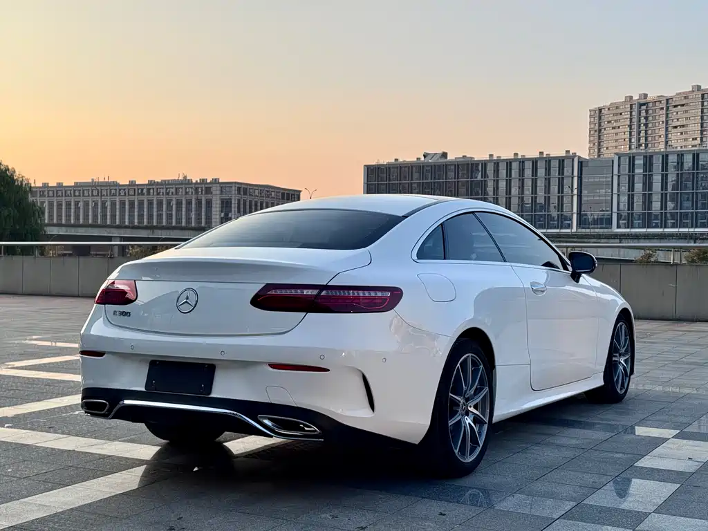 MERCEDES-BENZ E CLASS