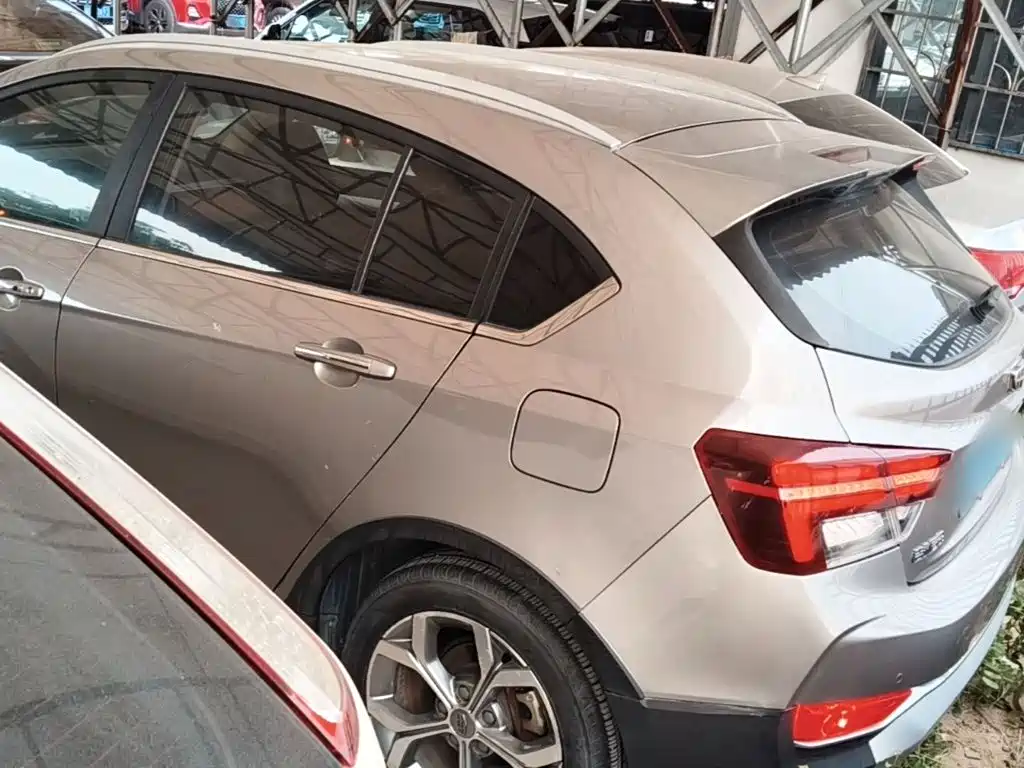 Geely Vision S1 — миниатюра 5