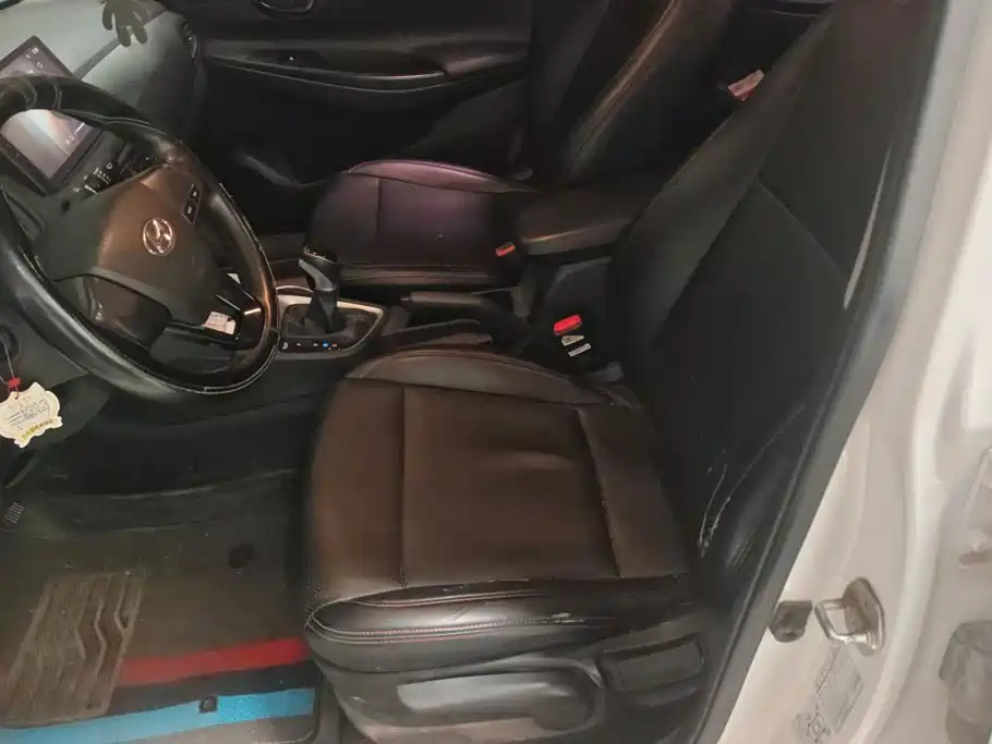 Hyundai Elantra — миниатюра 9