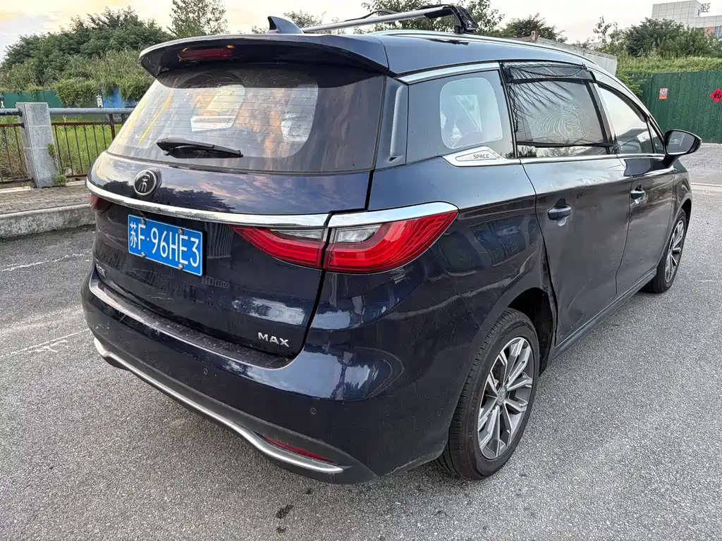 BYD MAX — миниатюра 7