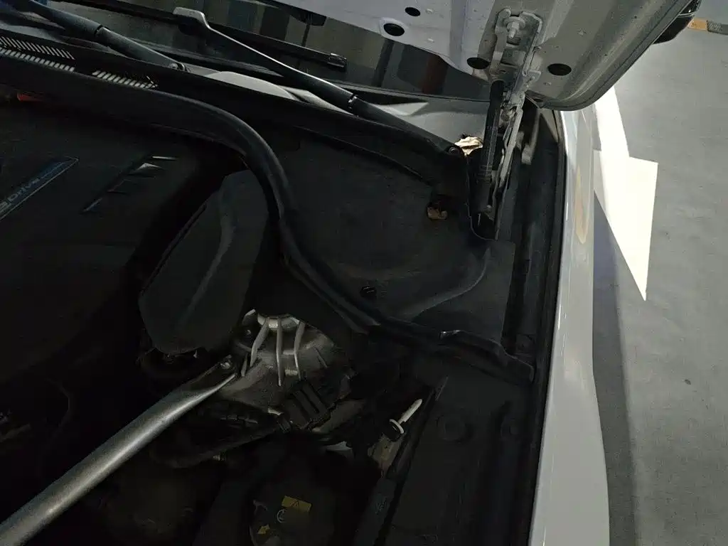 BMW 5 Series New Energy — миниатюра 21