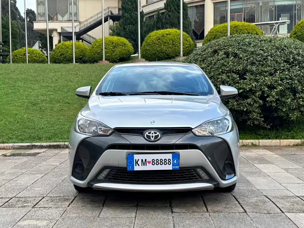 Toyota Yaris L — миниатюра 2