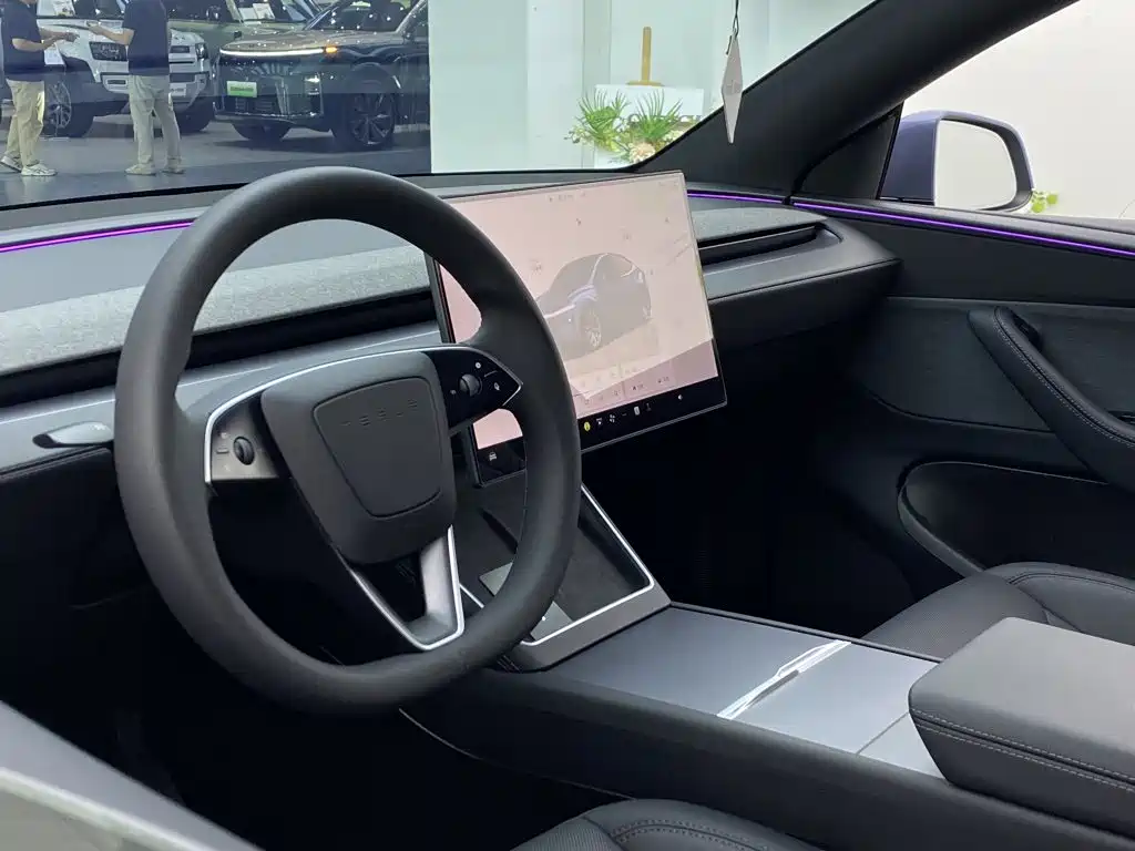 Tesla Model Y — миниатюра 33