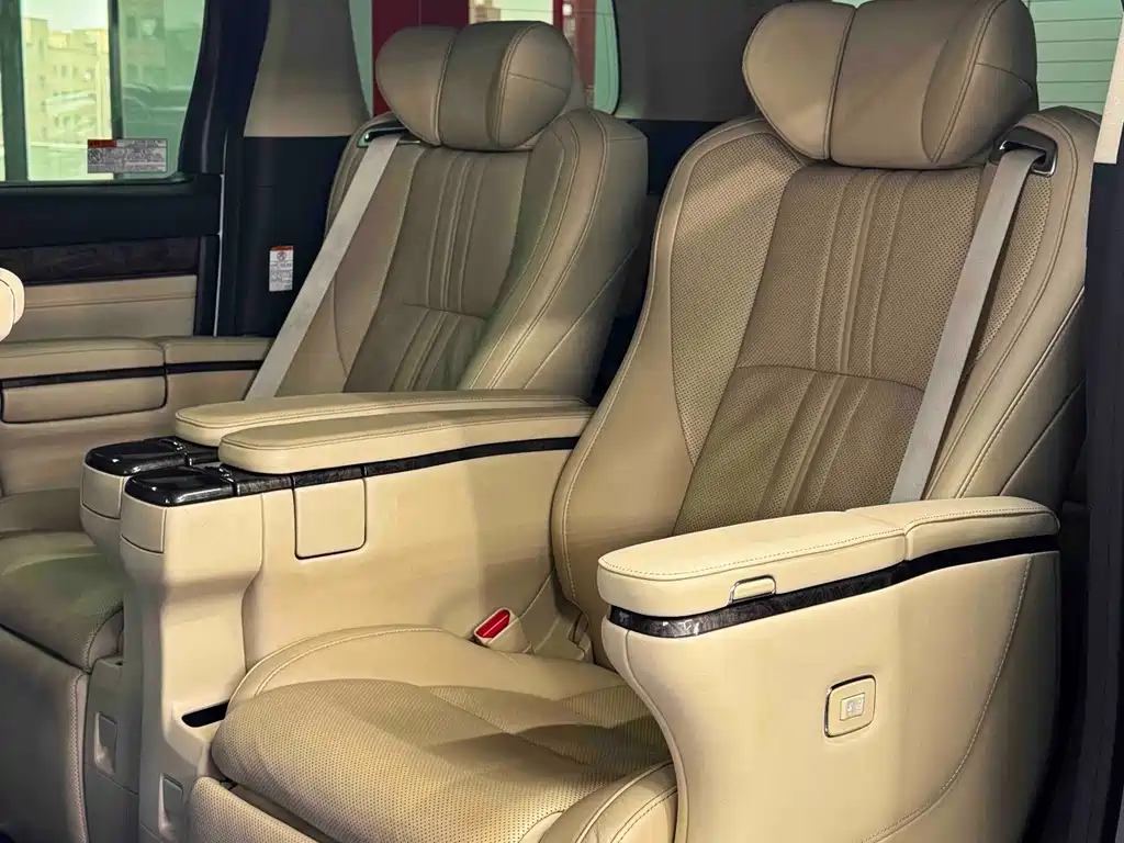 Toyota Alphard — миниатюра 14