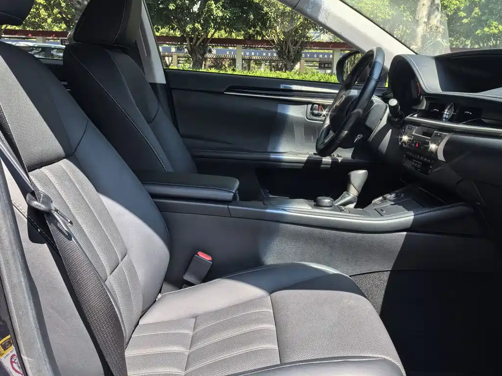 Lexus ES — миниатюра 10
