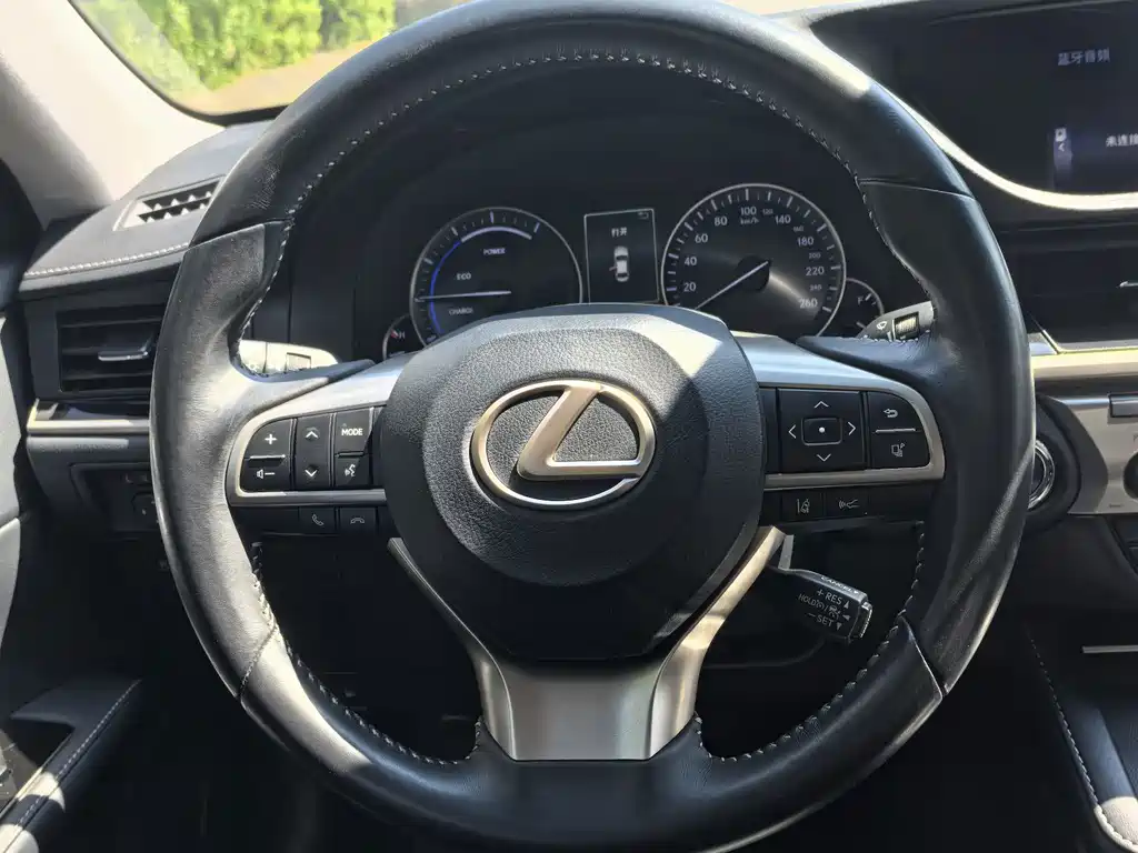 Lexus ES — миниатюра 16