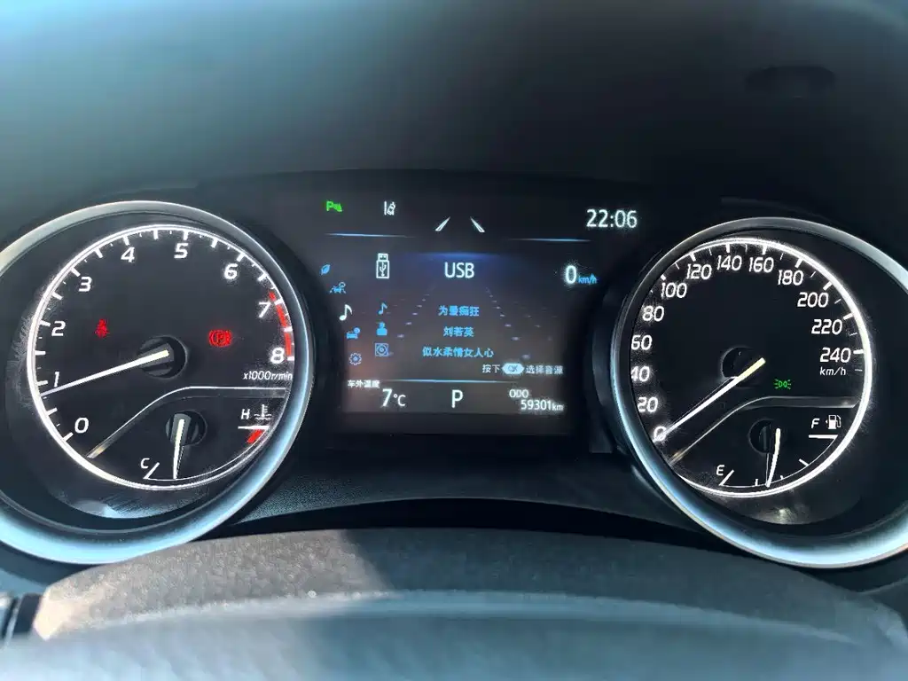 Toyota Camry — миниатюра 11