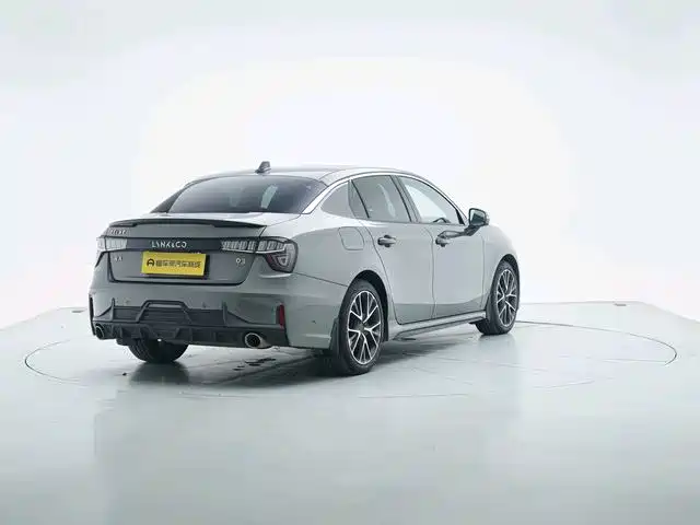 Lynk & Co 03
