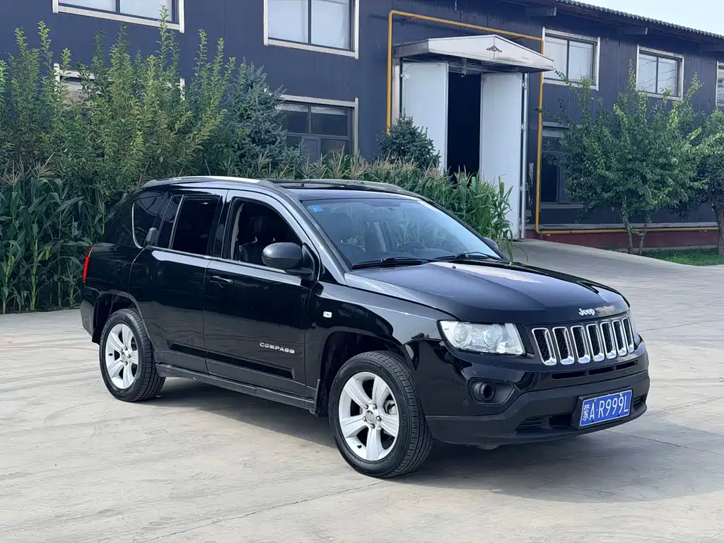 Jeep Compass (Import) — миниатюра 4