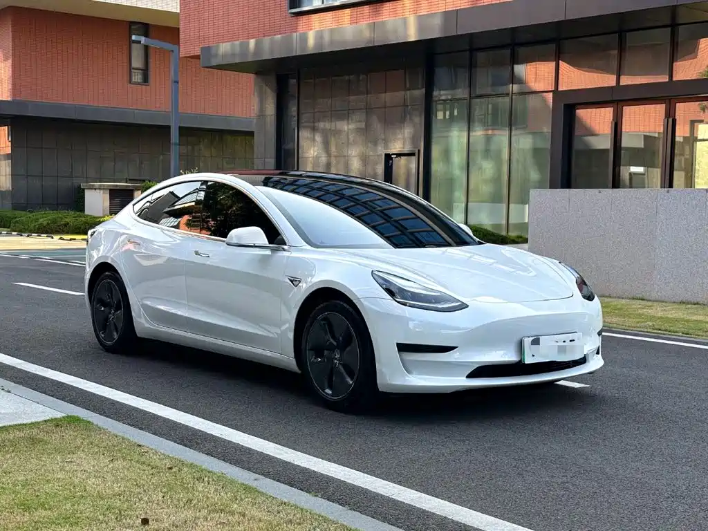 Tesla Model 3 — миниатюра 4