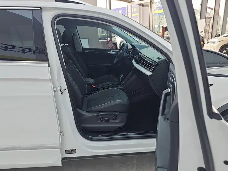 Volkswagen Tiguan L — миниатюра 8