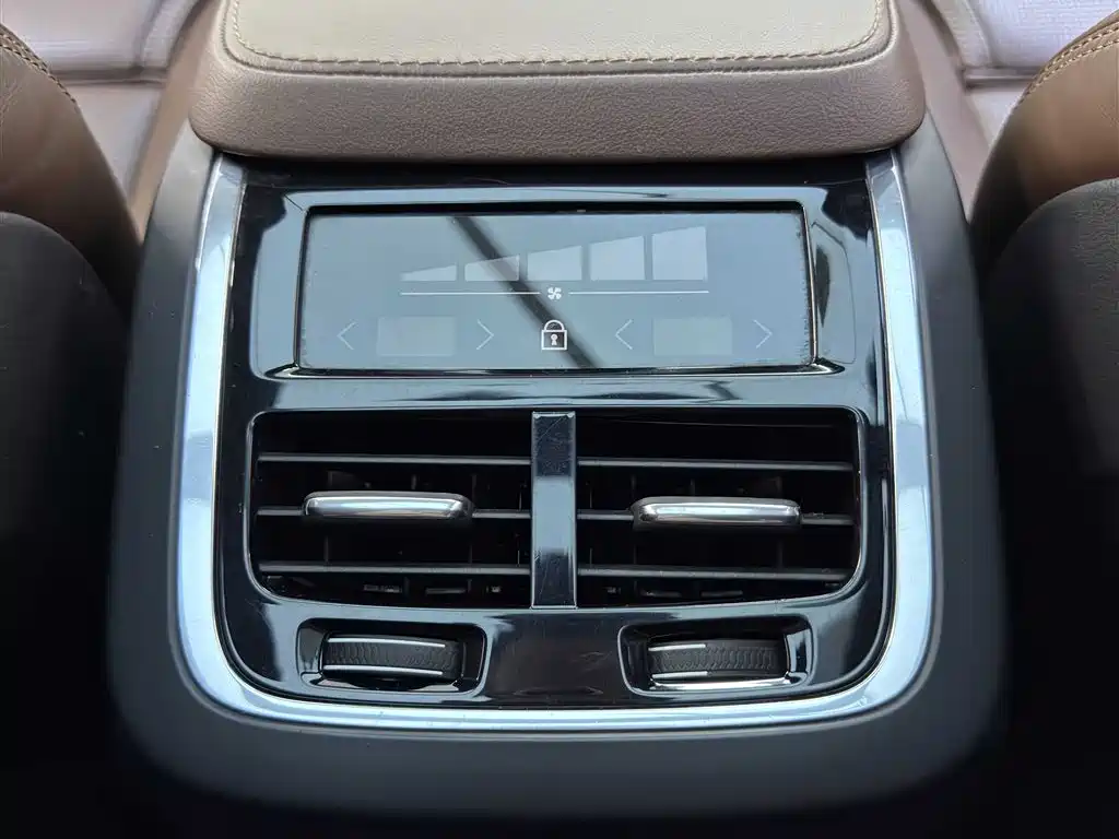 Volvo XC90 — миниатюра 10