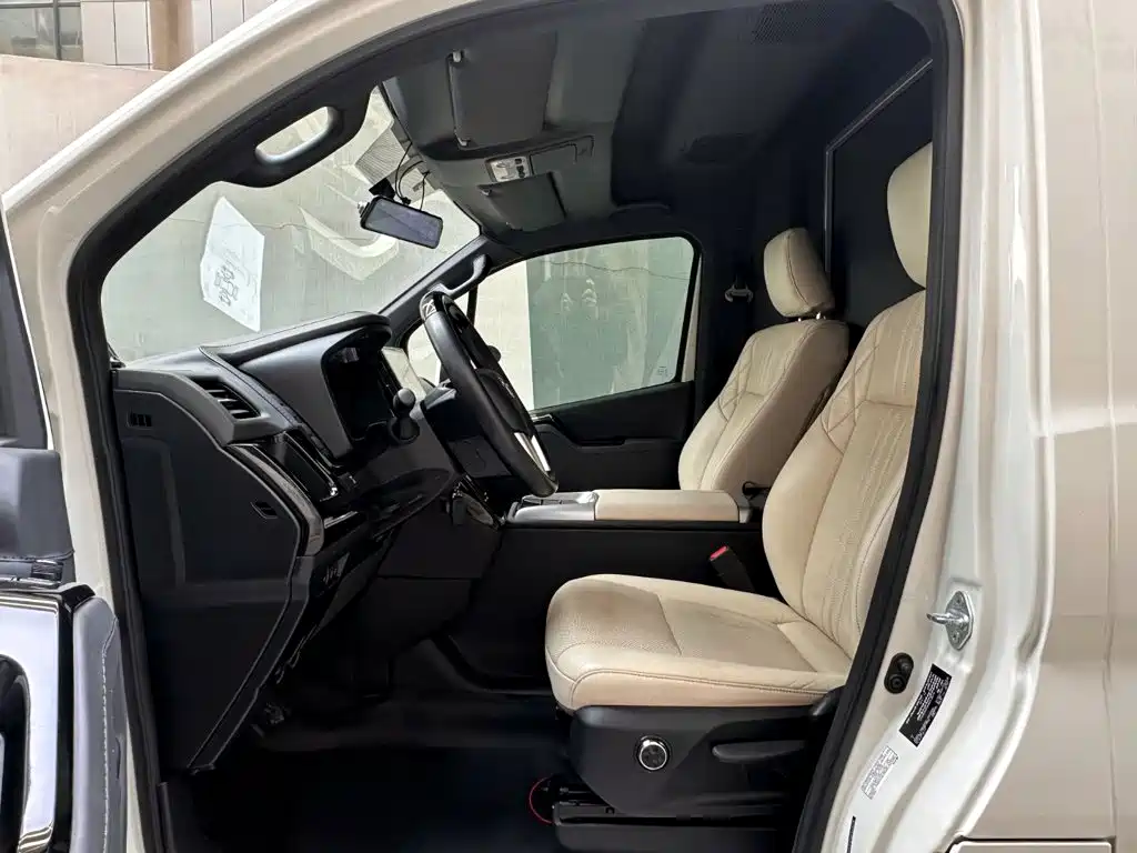 Toyota Hiace — миниатюра 9