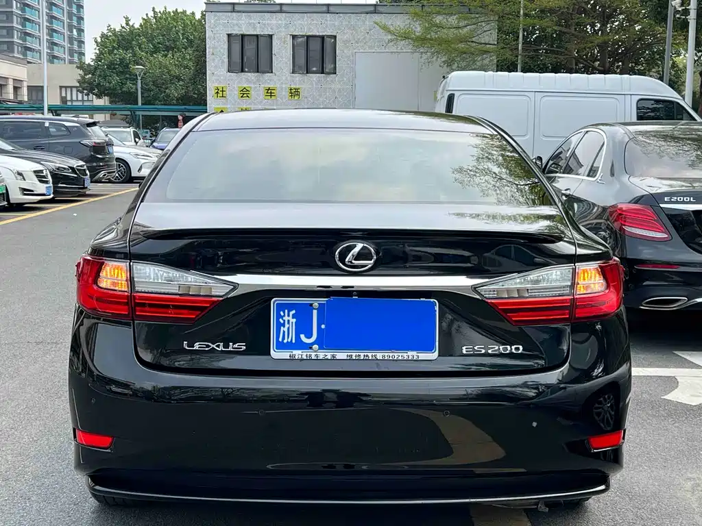 LEXUS ES
