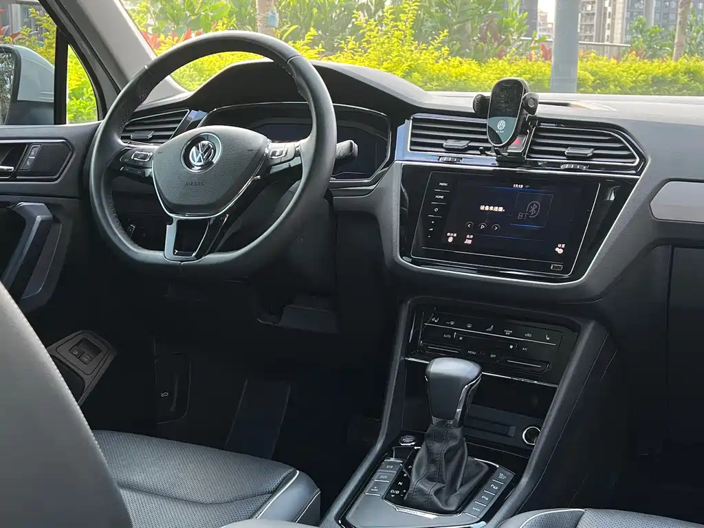 Volkswagen Tiguan L PHEV — миниатюра 5
