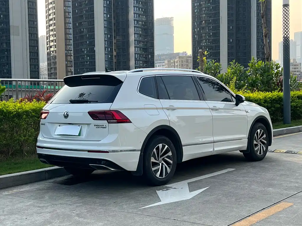 Volkswagen Tiguan L PHEV — миниатюра 11