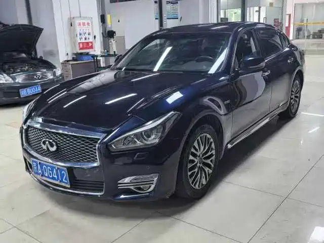 Infiniti Q70