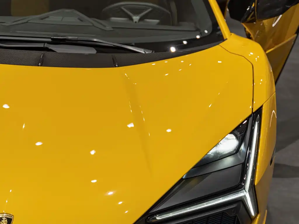 LAMBORGHINI REVUELTO