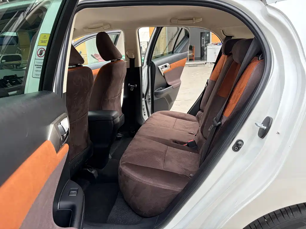 Lexus CT — миниатюра 12