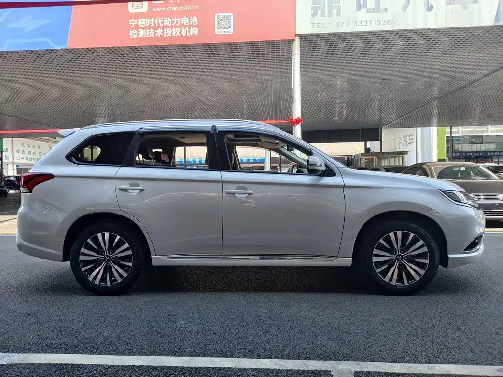 Mitsubishi Outlander — миниатюра 5