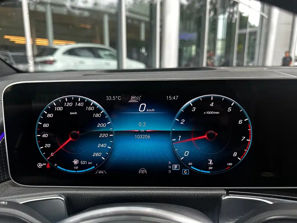 Mercedes-Benz GLB — миниатюра 9