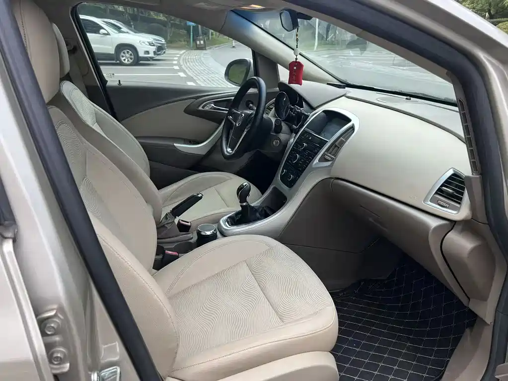 Buick Excelle — миниатюра 9