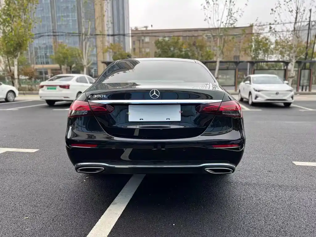 Mercedes-Benz E-Class — миниатюра 8