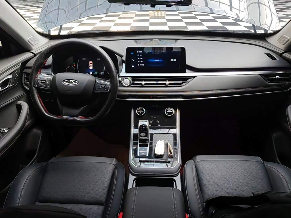 CHERY Tiggo 8 1.5 л 2025 г. Серебристо-серый, пробег 21400 км