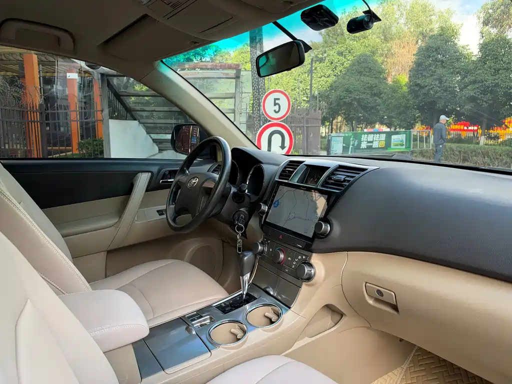 Toyota Highlander — миниатюра 10