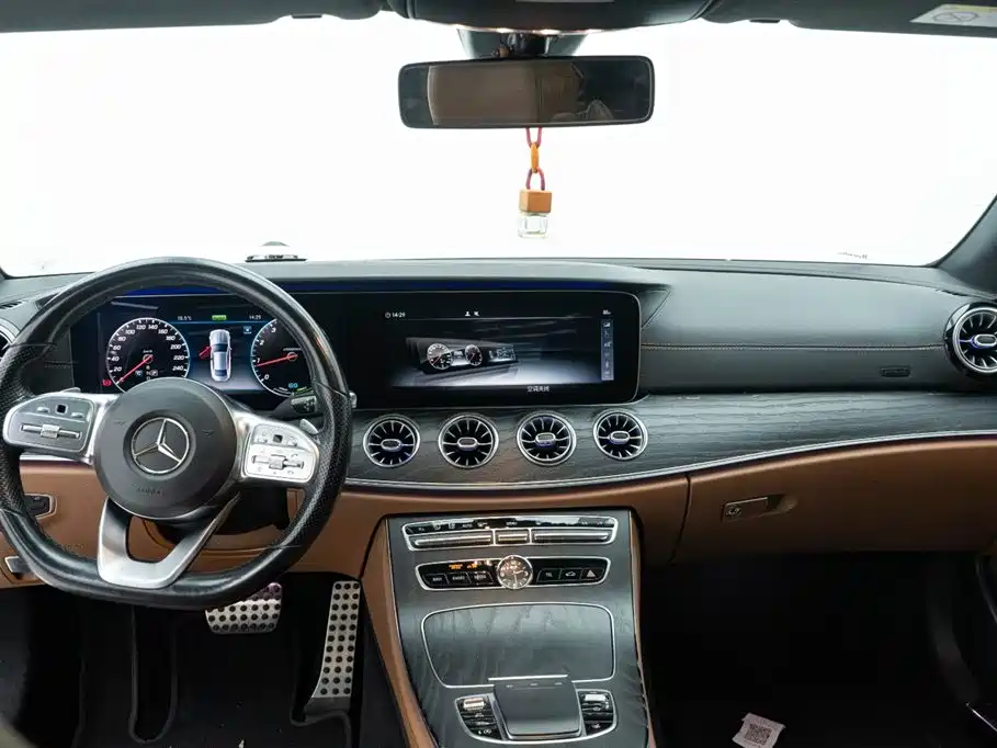 MERCEDES-BENZ E CLASS