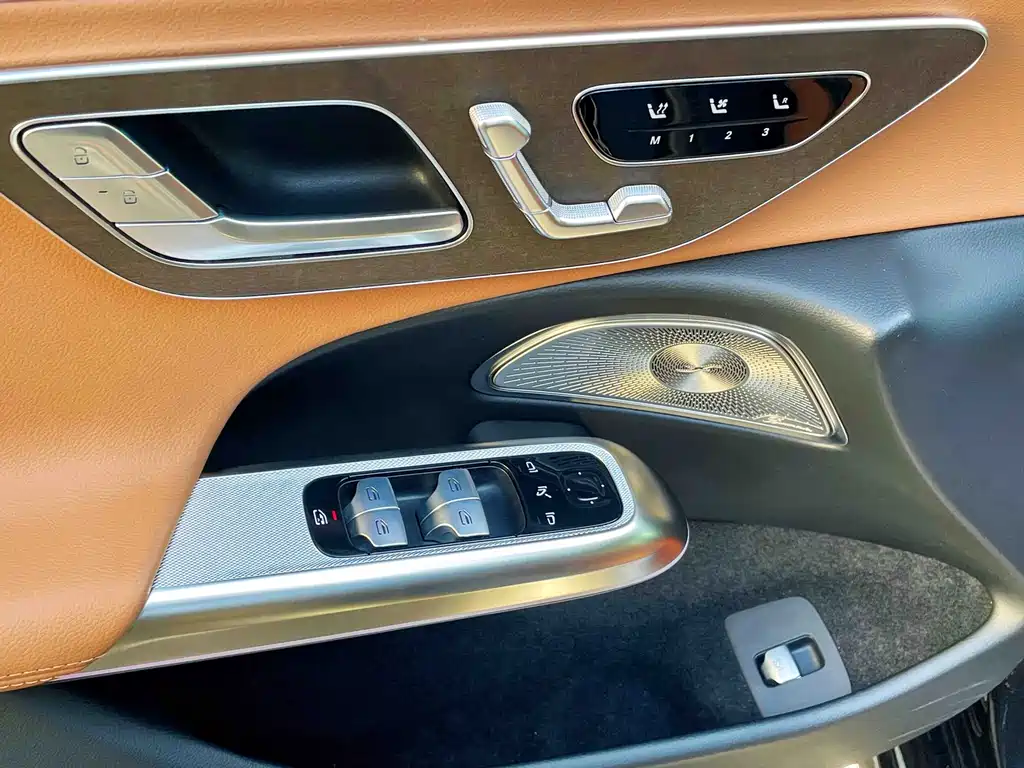Mercedes-Benz E-Class — миниатюра 12