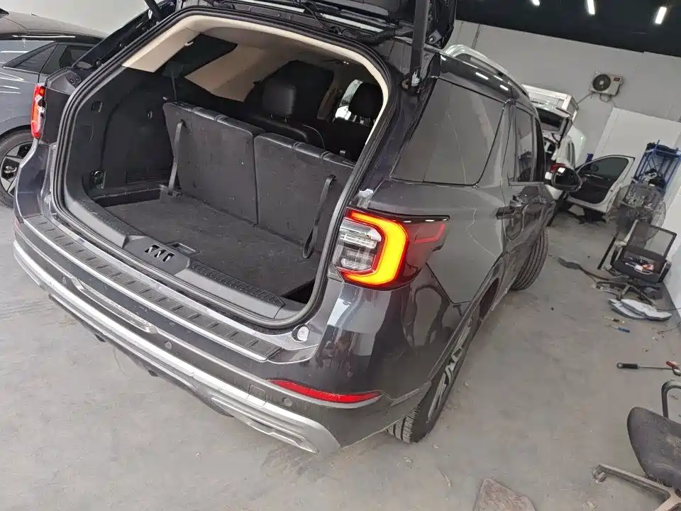 Ford Explorer — миниатюра 3