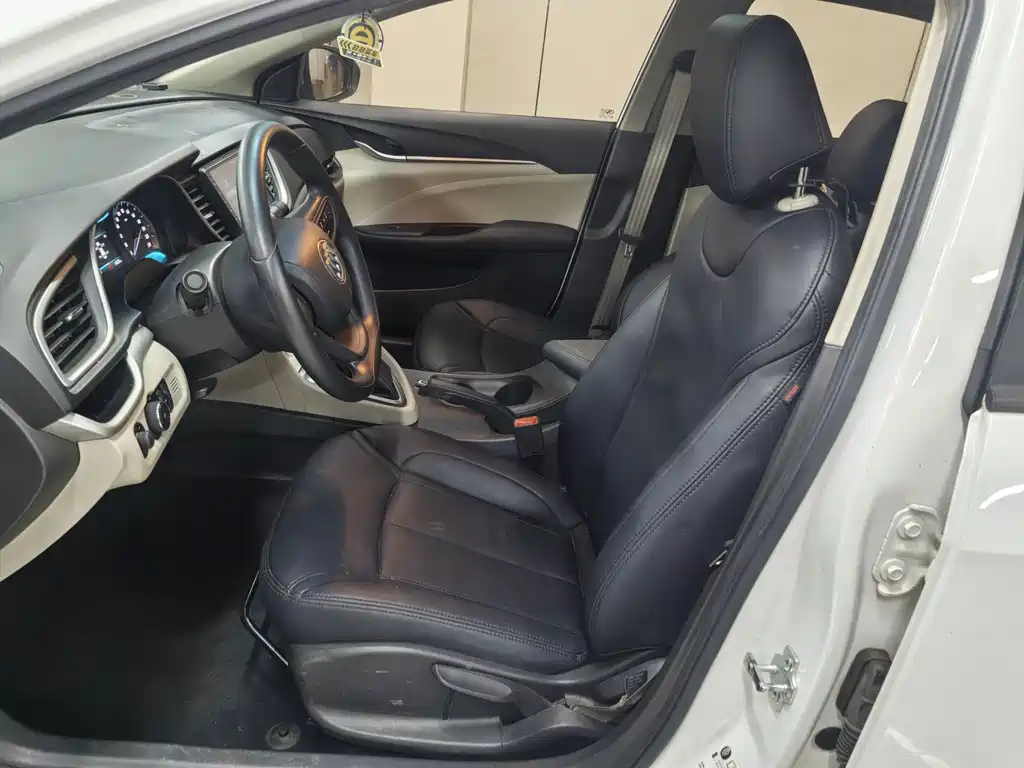 Buick Excelle — миниатюра 9