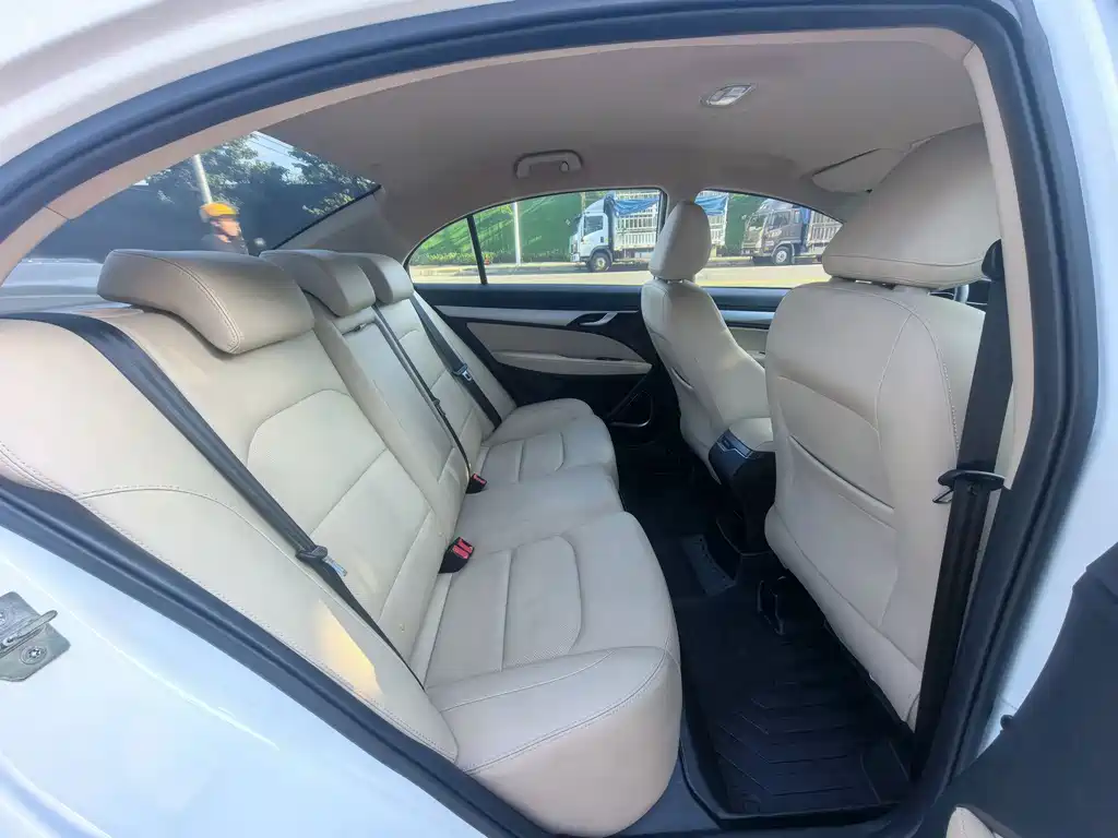 Geely Emgrand — миниатюра 7