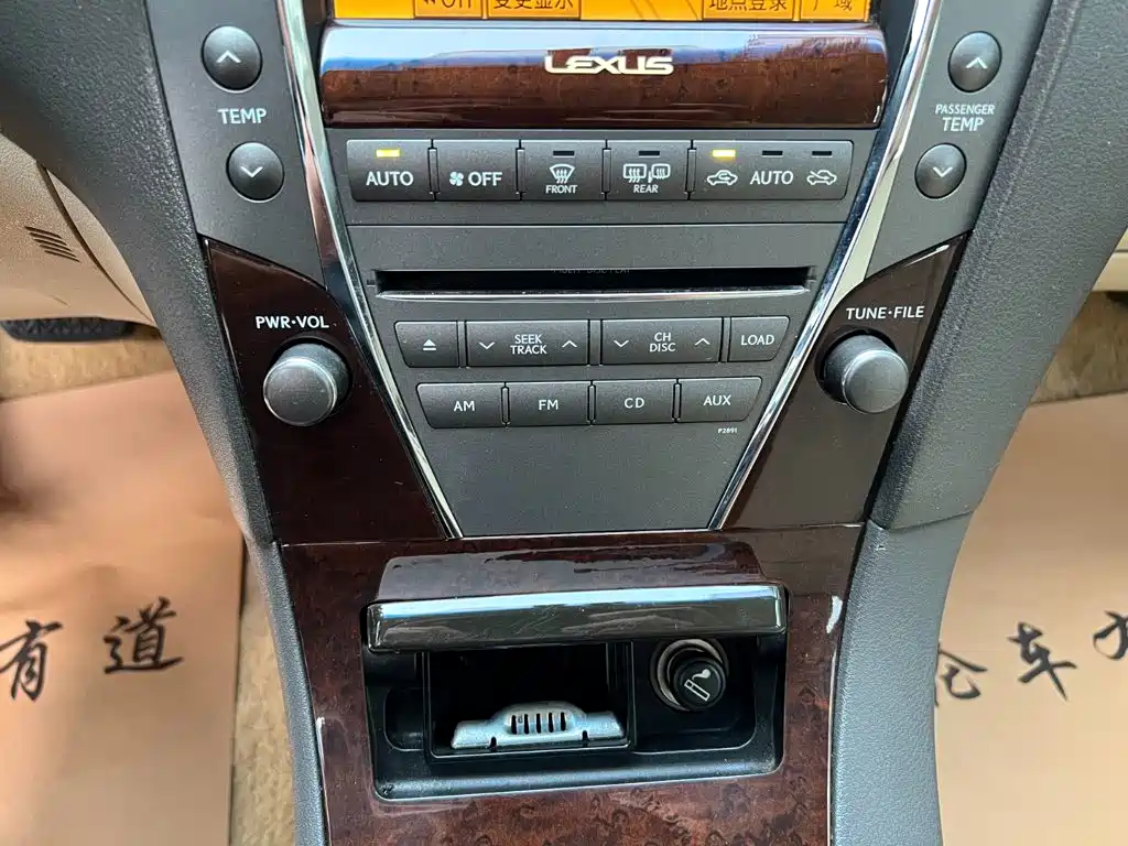 Lexus ES — миниатюра 12