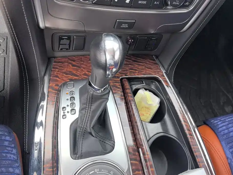 Nissan Patrol — миниатюра 16