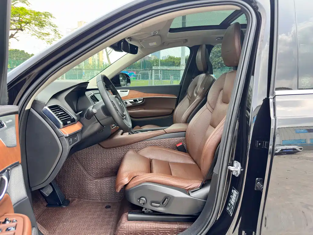 Volvo XC90 2018 T6 7 мест