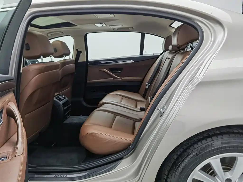 BMW 5 Series — миниатюра 15