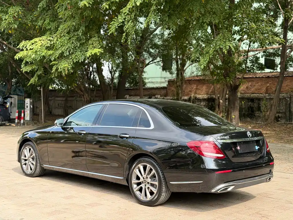 MERCEDES-BENZ E CLASS