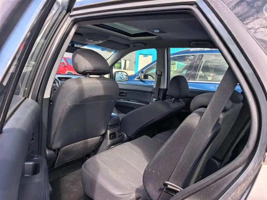 Kia Carens — миниатюра 8