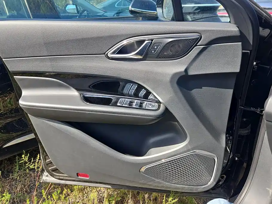 Hongqi Hongqi HS3 PHEV — миниатюра 7