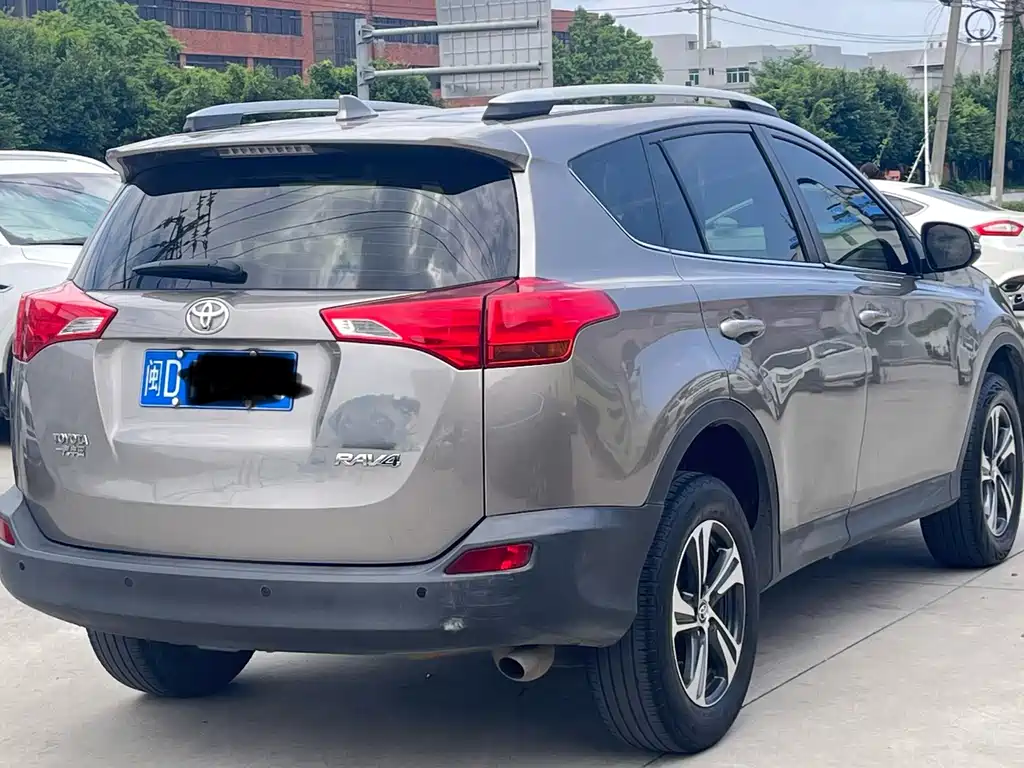 Toyota RAV4 — миниатюра 4