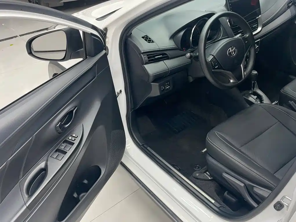 Toyota Yaris L — миниатюра 13