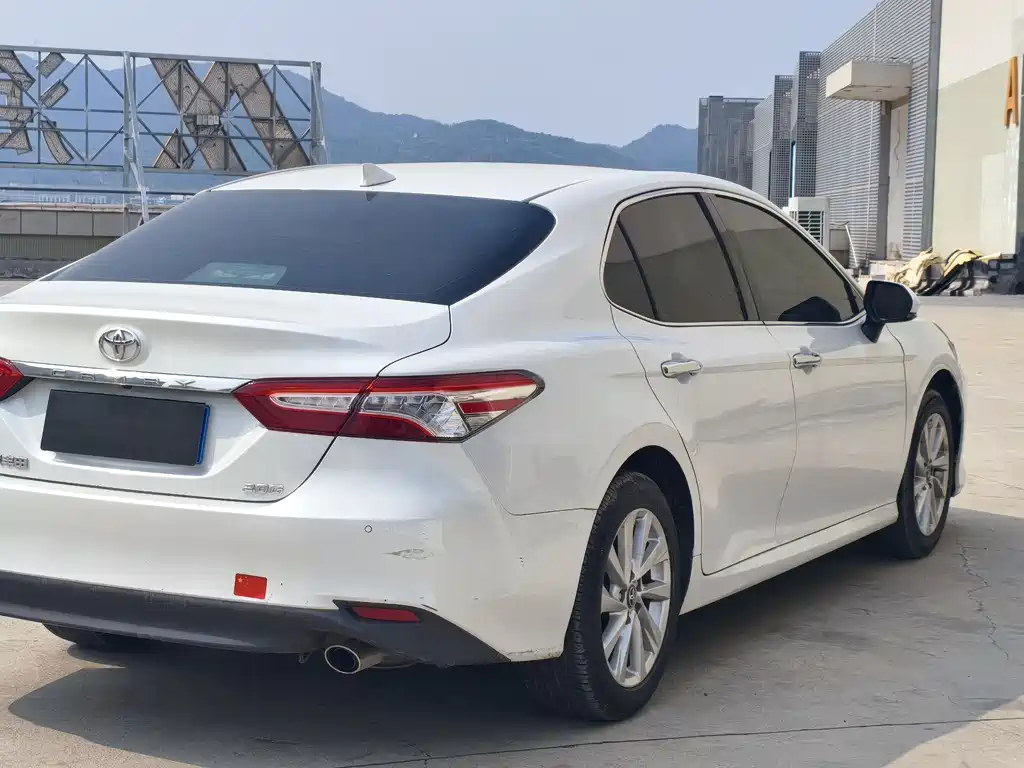 TOYOTA CAMRY