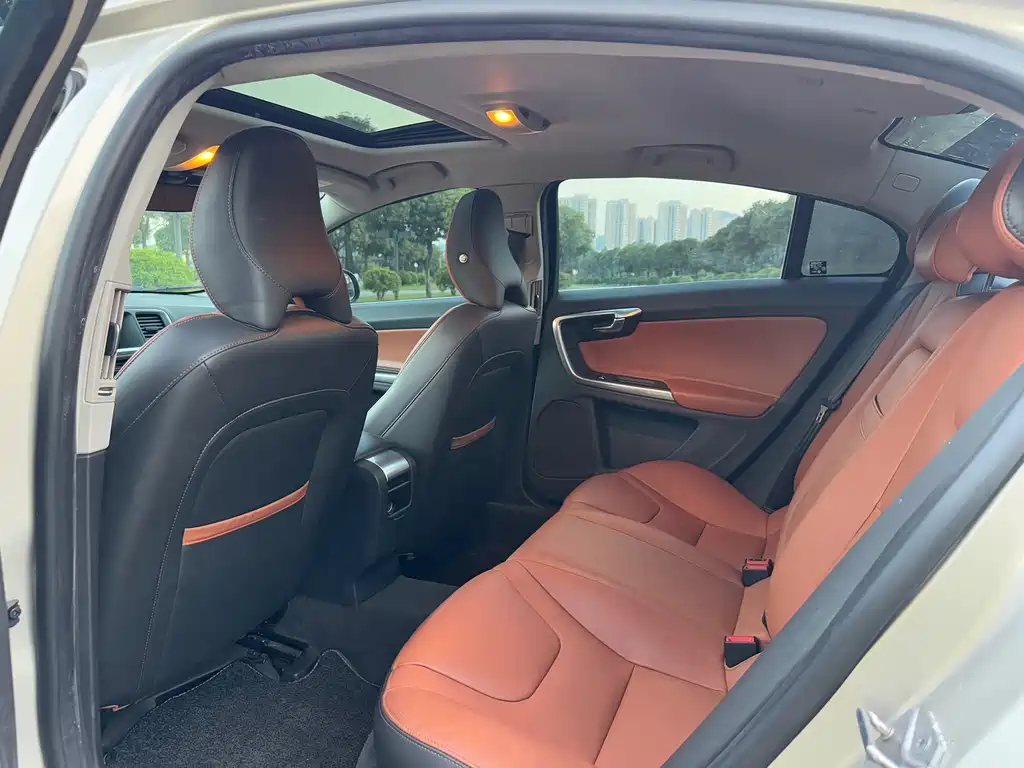 Volvo S60 — миниатюра 9